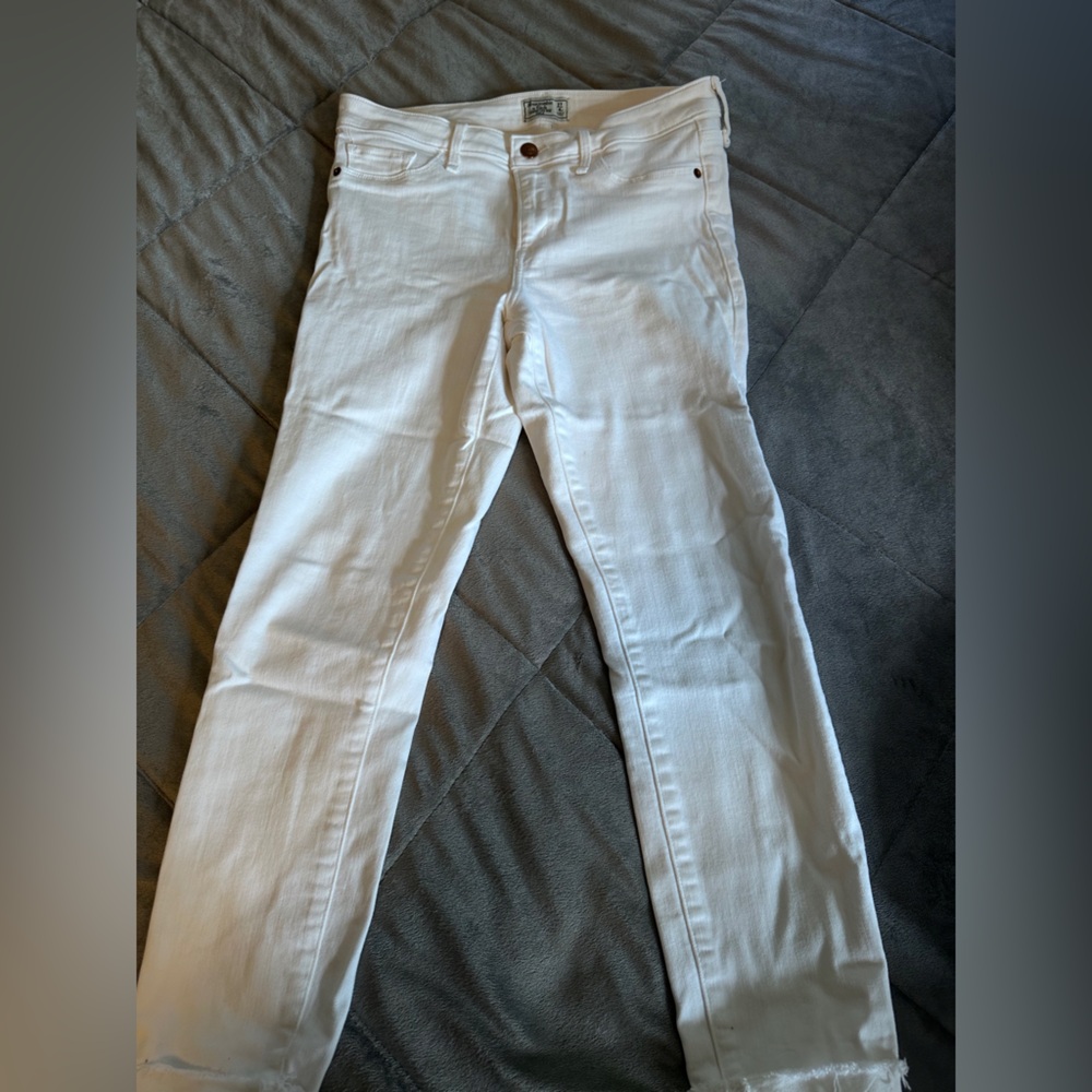 Abercrombie Harper low rise white ankle jeans